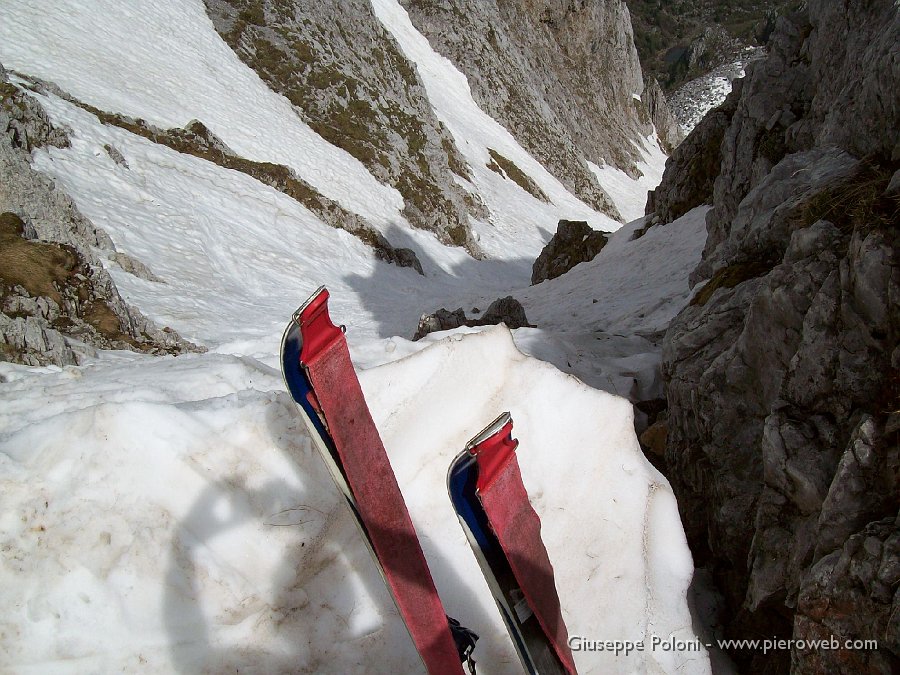 1° giugno 08 Cimon della Bagozza 012.jpg - Vista sul canalino